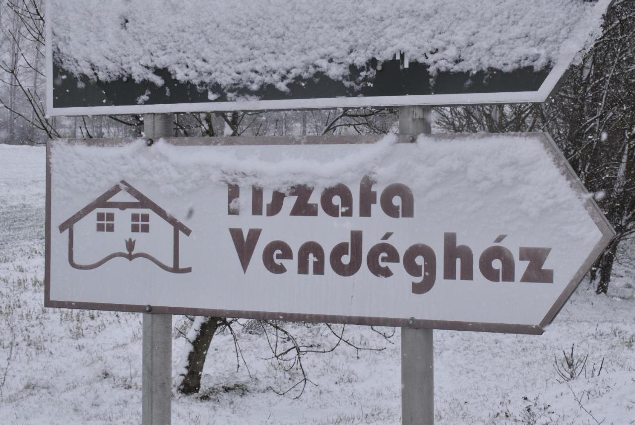 Tiszafa Vendeghaz Szentgal Hotel Exterior photo